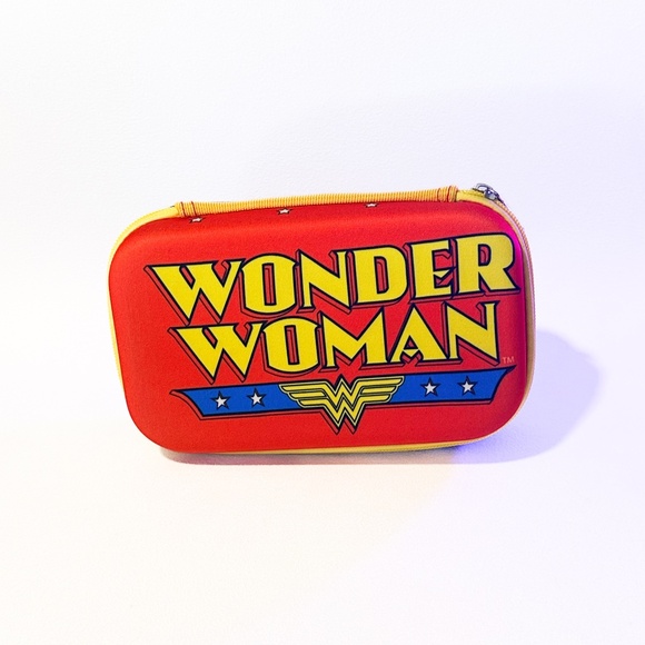 Wonder Woman Lot - NWT Socks & Official Pencil Case - Picture 5 of 6